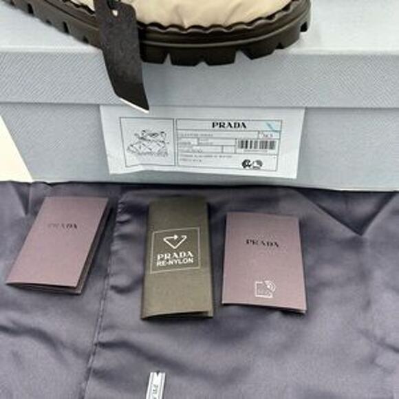 Women's Prada nylon quilted snow booties size 38.5 made in Italy - Picture 9 of 11